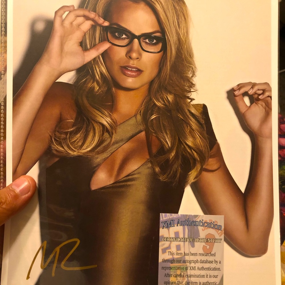 Margot Robbie signed ✍🏼 with COA